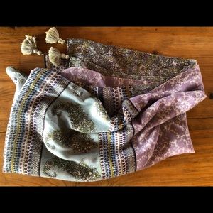 Pretty paisley/calico tasseled scarf